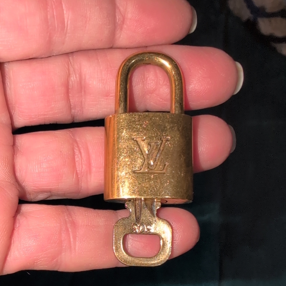 Louis Vuitton Luxurious Brass  Lock and Key # 303